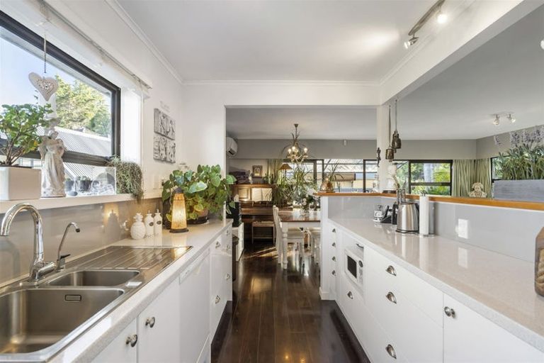 Photo of property in 1/37 Wolsley Avenue, Milford, Auckland, 0620