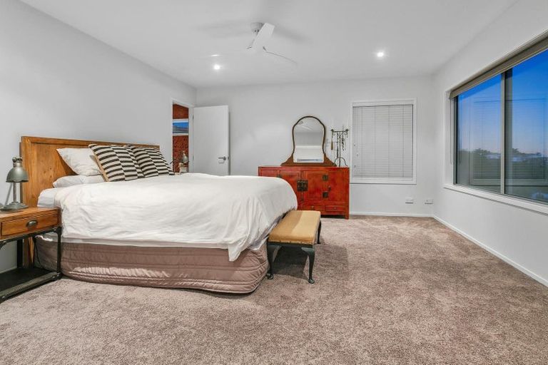 Photo of property in 58a Peter Terrace, Castor Bay, Auckland, 0620