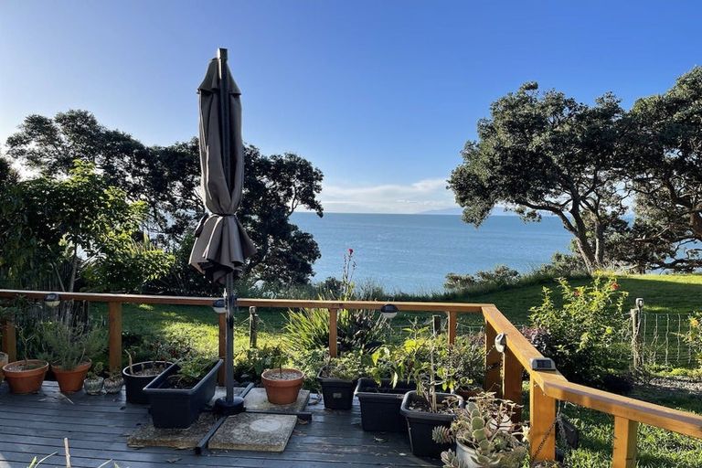 Photo of property in 49 Howard Road, Orere Point, Papakura, 2585