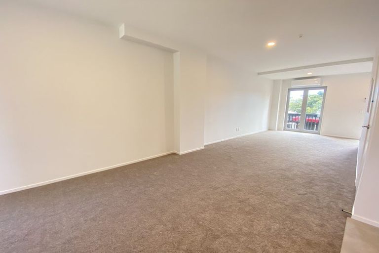 Photo of property in 57d Edmonton Road, Henderson, Auckland, 0612