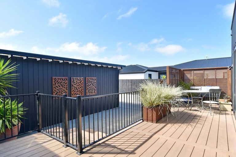 Photo of property in 102 Hills Road, Edgeware, Christchurch, 8013