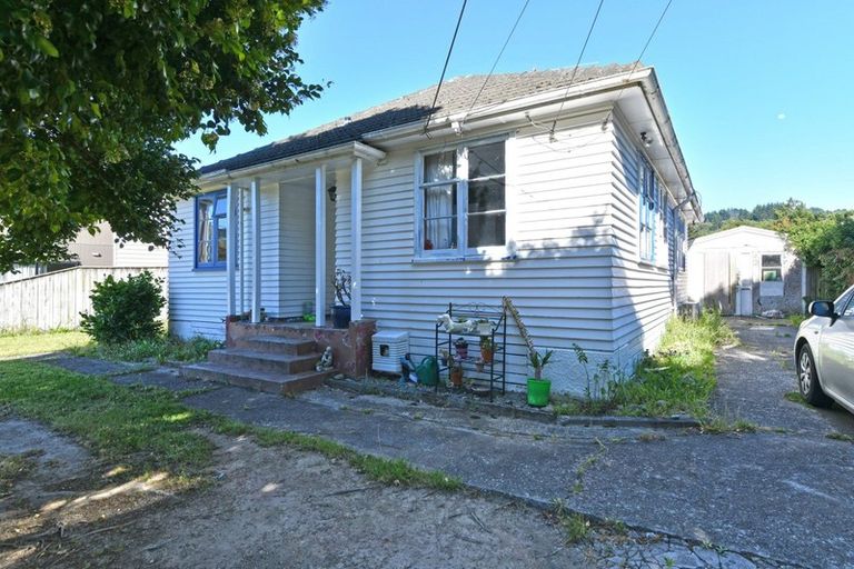Photo of property in 21 Molesworth Street, Taita, Lower Hutt, 5011
