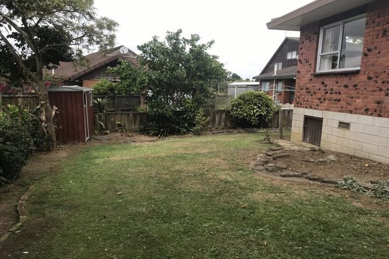 Photo of property in 2/6 Sunshine Place, Papakura, 2110