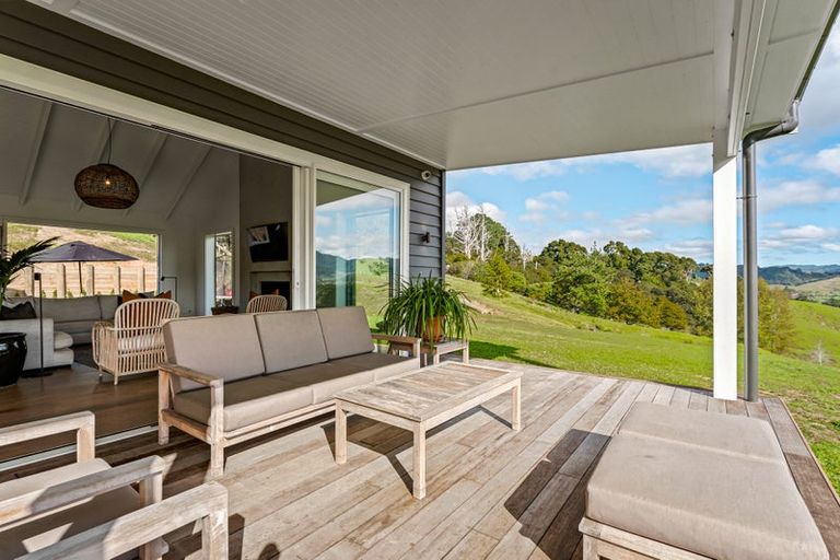 Photo of property in 48 Upper Whangateau Road, Big Omaha, 0985