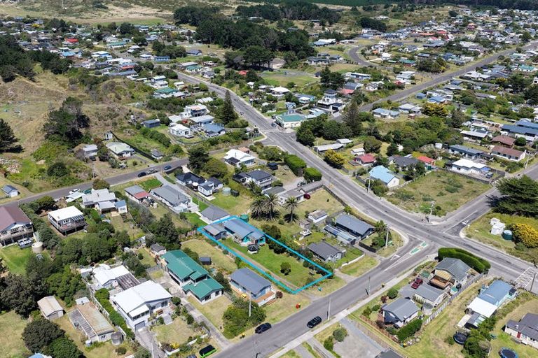 Photo of property in 124 Park Avenue, Waitarere Beach, Levin, 5510