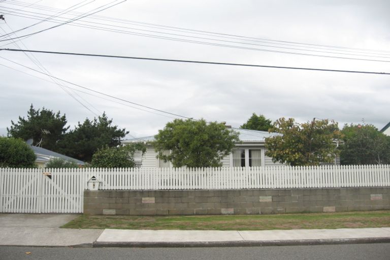 Photo of property in 6 Waikare Road, Raumati Beach, Paraparaumu, 5032