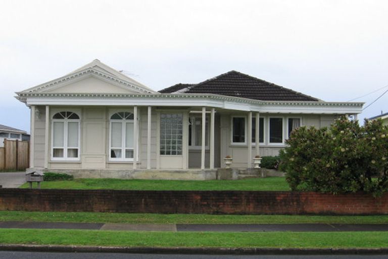 Photo of property in 92 Tiraumea Drive, Pakuranga, Auckland, 2010