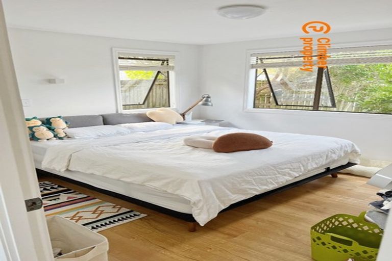 Photo of property in 133 Oreil Avenue, West Harbour, Auckland, 0618