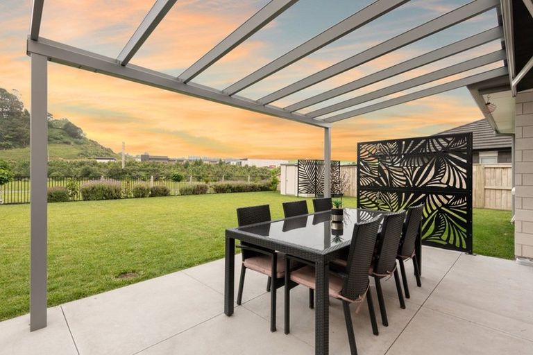 Photo of property in 115 Awataha Crescent, Pyes Pa, Tauranga, 3110