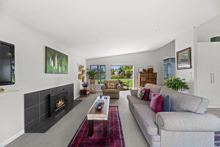 Photo of property in 2 Seagers Close, Kinloch, Taupo, 3377