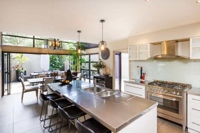 Photo of property in 143 Victoria Avenue, Hokowhitu, Palmerston North, 4410