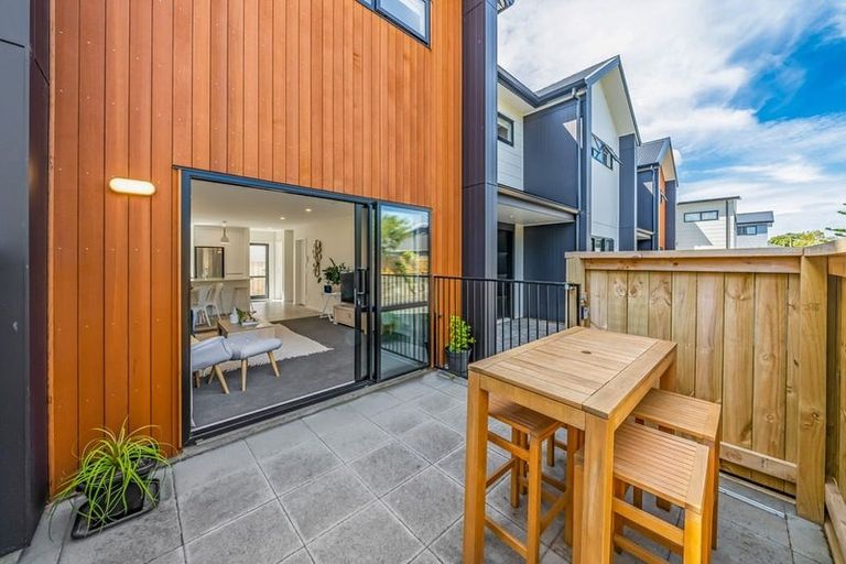 Photo of property in 16 Okoutu Lane, Moera, Lower Hutt, 5010