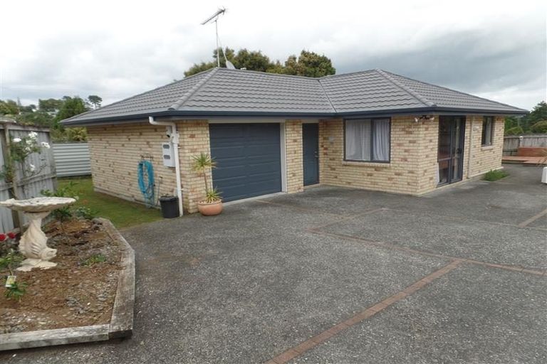 Photo of property in 492a Don Buck Road, Massey, Auckland, 0614