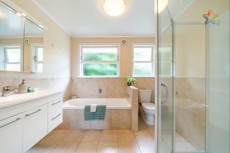 Photo of property in 27 Magnolia Grove, Maungaraki, Lower Hutt, 5010