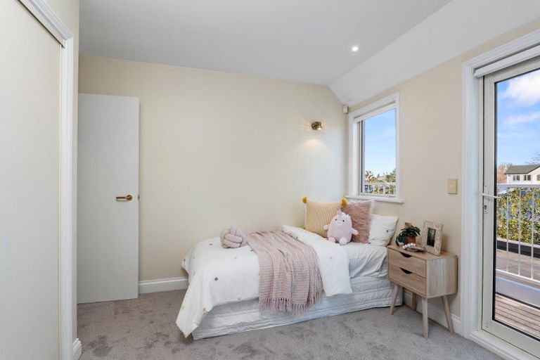 Photo of property in 32 Wai-iti Terrace, Burnside, Christchurch, 8052