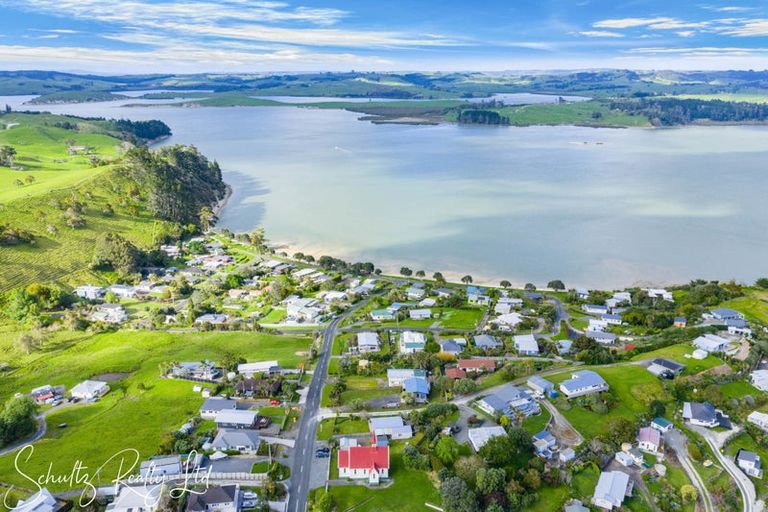 Photo of property in 23 Oxford Street, Whakapirau, 0583