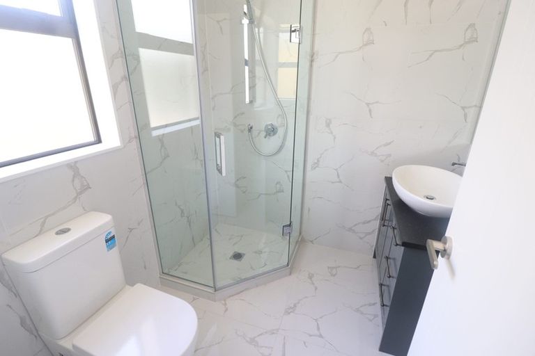 Photo of property in 6c St Catherine Crescent, West Harbour, Auckland, 0618