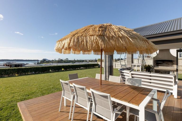 Photo of property in 5 Wairere Rise, Omokoroa, 3114