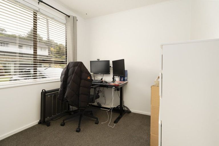 Photo of property in 17 Trinidad Crescent, Grenada Village, Wellington, 6037