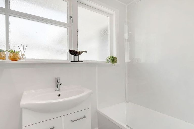 Photo of property in 38 Cardiff Crescent, Cannons Creek, Porirua, 5024