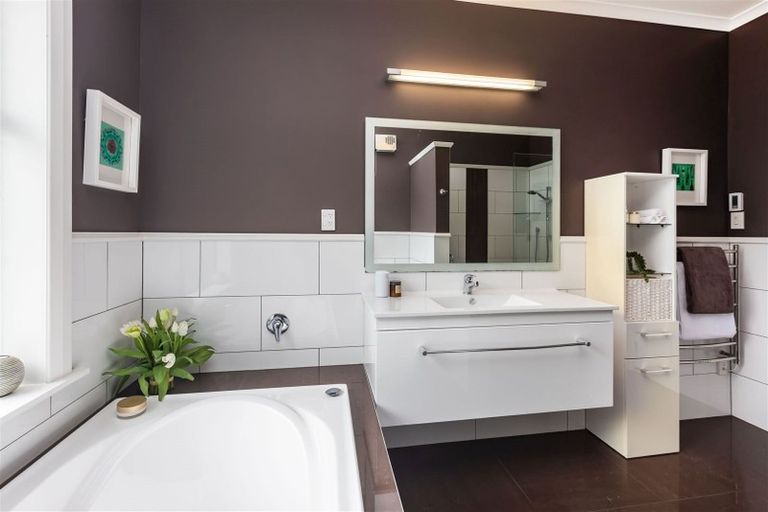 Photo of property in 30 Blighs Road, Strowan, Christchurch, 8052