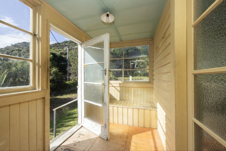 Photo of property in 118 Garden Road, Piha, New Lynn, 0772