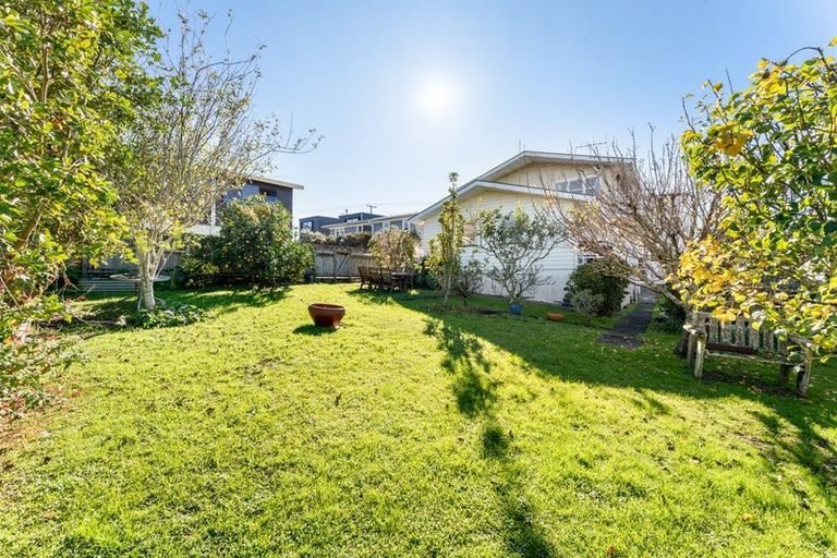Photo of property in 15 Jaemont Avenue, Te Atatu South, Auckland, 0610