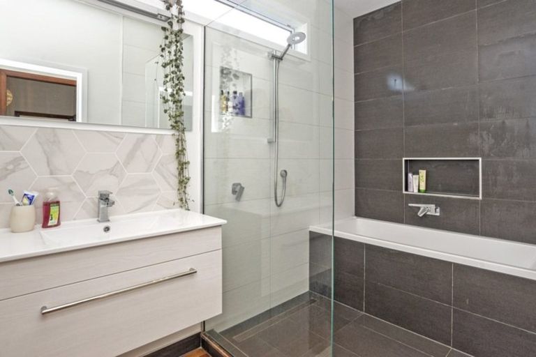 Photo of property in 14 Cornwall Street, Brooklands, New Plymouth, 4310