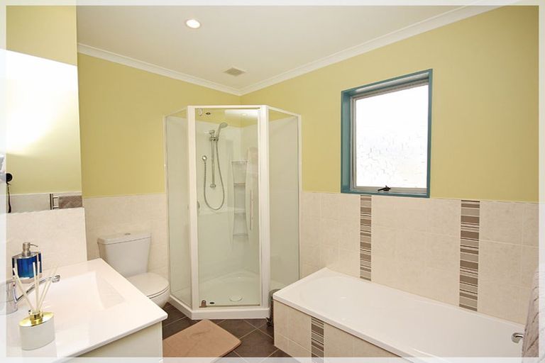 Photo of property in 1071 Queen Street East, Levin, 5510