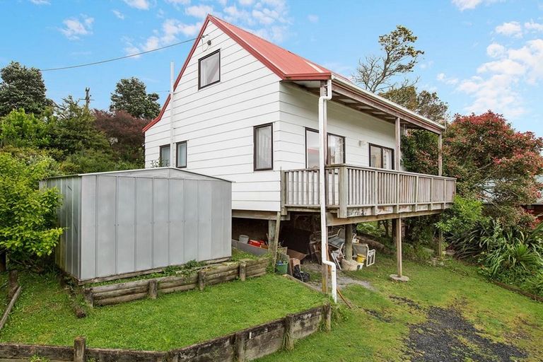 Photo of property in 96 Sunnyside Road, Sunnyvale, Auckland, 0612
