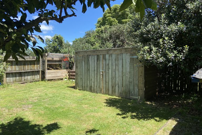 Photo of property in 14 Hereford Street, Te Atatu Peninsula, Auckland, 0610