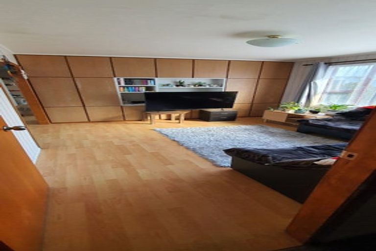 Photo of property in 6 Karamu Street, Te Atatu Peninsula, Auckland, 0610