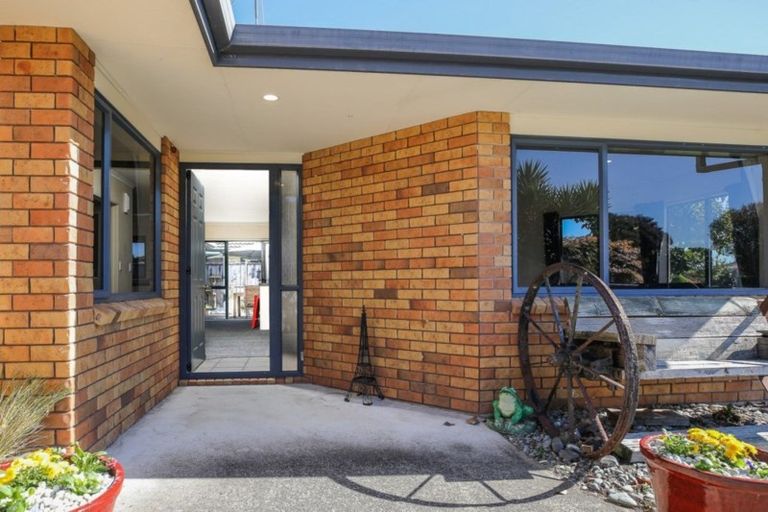 Photo of property in 27 Mangakoea Place, St Andrews, Hamilton, 3200