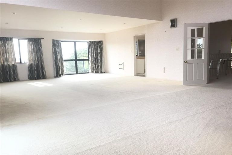 Photo of property in 71 Lagoon Way, West Harbour, Auckland, 0618