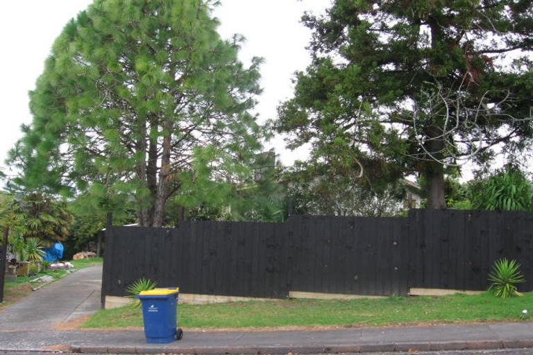 Photo of property in 1 Surat Place, Glen Eden, Auckland, 0602