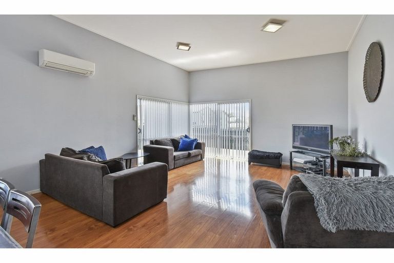 Photo of property in 18 Kaimoana Street, Weymouth, Auckland, 2103