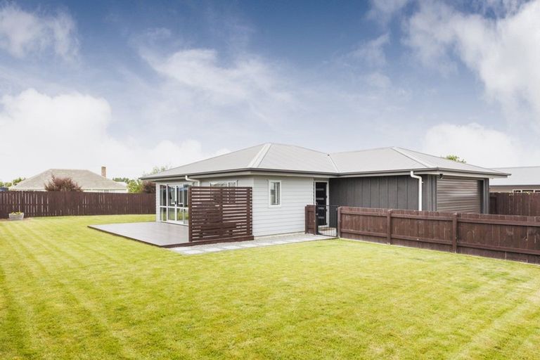 Photo of property in 21 Wescombe Grove, Feilding, 4702