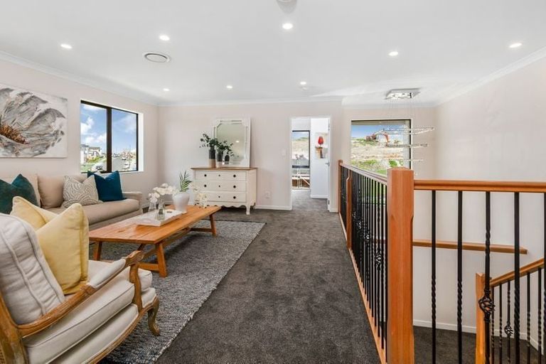 Photo of property in 31 Maka Terrace, Orewa, 0931