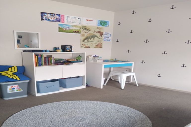 Photo of property in 30 Te Puia Drive, Aotea, Porirua, 5024