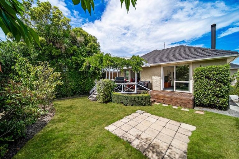 Photo of property in 14 Gainford Street, Avonhead, Christchurch, 8042