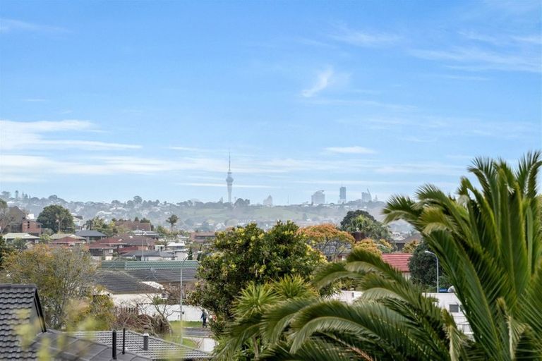 Photo of property in 23 Jandell Crescent, Bucklands Beach, Auckland, 2014
