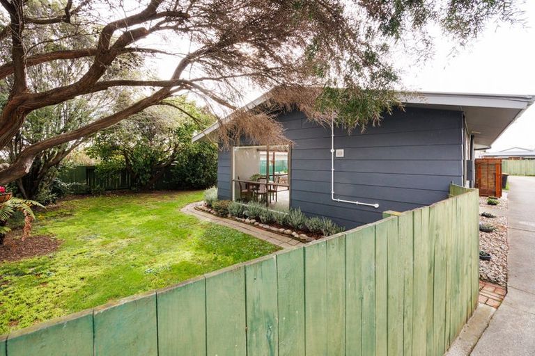 Photo of property in 19a Colonial Place, Kelvin Grove, Palmerston North, 4414