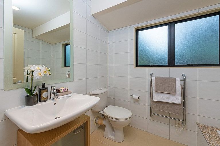 Photo of property in 2/73a Park Rise, Campbells Bay, Auckland, 0630