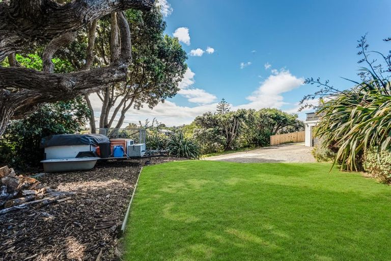 Photo of property in 16 Paneta Street, Paekakariki, 5034