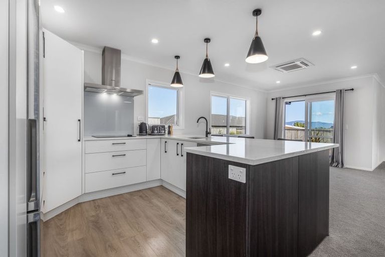 Photo of property in 11 Karearea Avenue, Waikanae, 5036