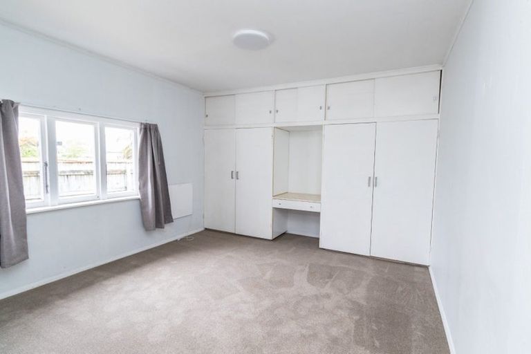 Photo of property in 88 Queenwood Road, Levin, 5510