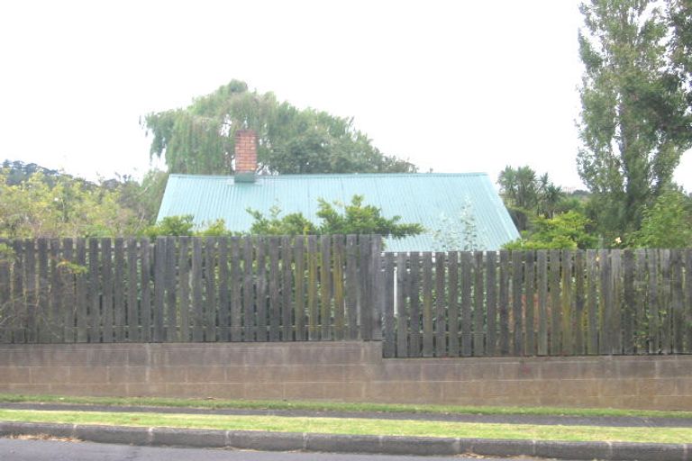 Photo of property in 42 Roberts Road, Glenfield, Auckland, 0629