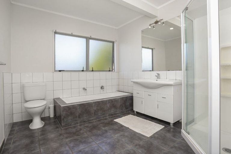 Photo of property in 158 Cascades Road, Pakuranga Heights, Auckland, 2010