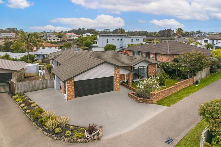 Photo of property in 20 Mackwell Road, Fairview Heights, Auckland, 0632