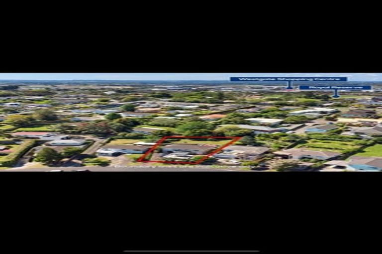 Photo of property in 16 Glenbervie Crescent, Massey, Auckland, 0614